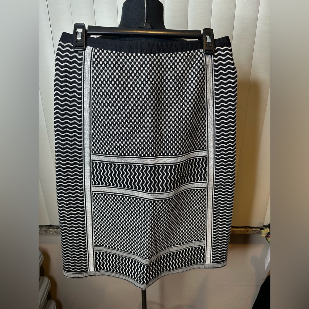 BCBGMaxAzria Black Gray Textured Pencil Evening Career Skirt Size 4